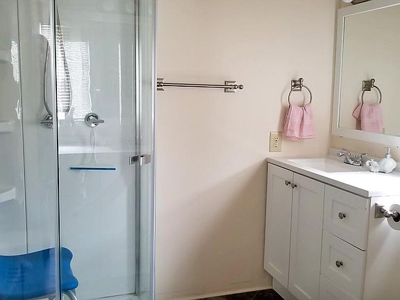 4th image of 703 Fresh Pond Ave Unit 250