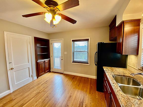3rd image of 51 W Crittenden Ave