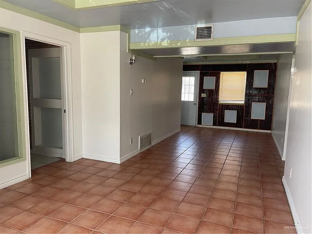 2 bed, 1.0 bath, 1097 sqft, $980 — Photo 2