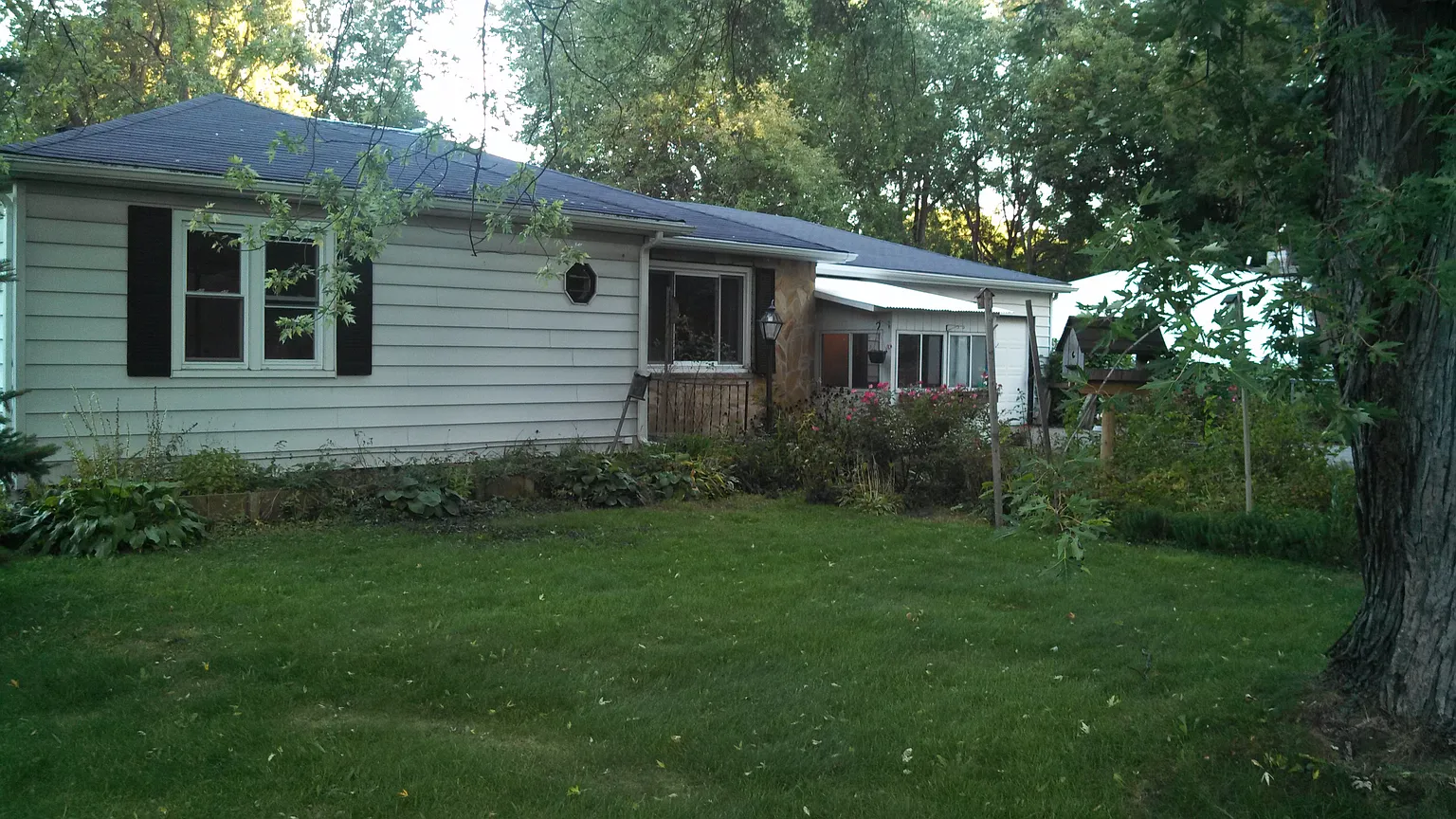 1990 Phillips Ave photo 1