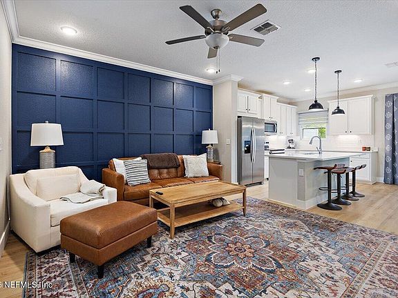 5th image of 14033 MOLINA Drive