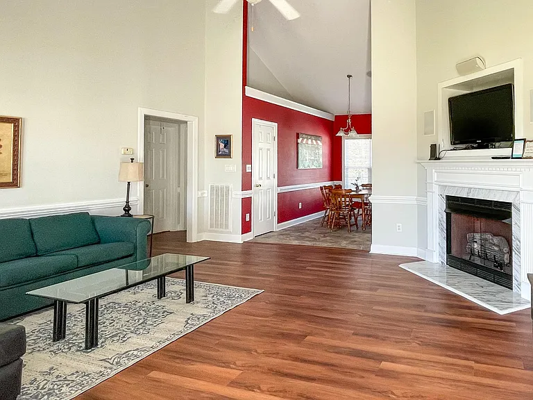 655 Carrington Ln — Photo 10