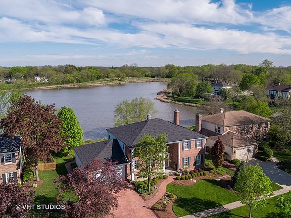 3rd image of 3815 Bordeaux Dr