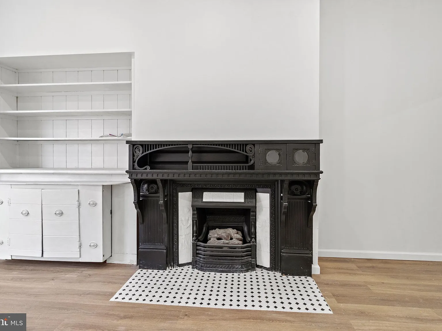 2 bed, 844 sqft, $1,975 — Photo 2