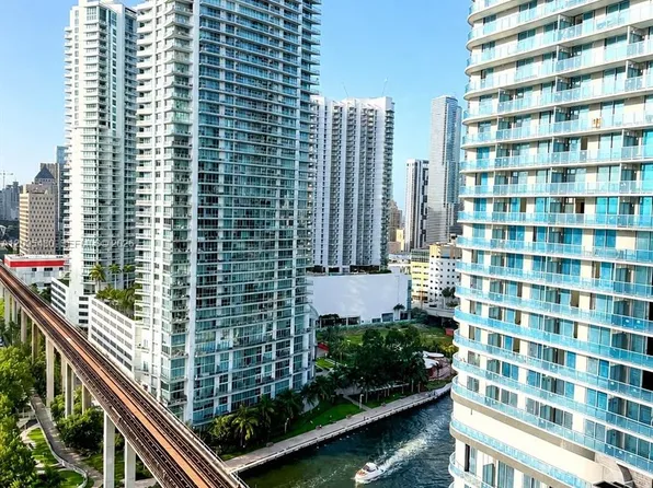 690 SW 1st Ct, Miami, FL