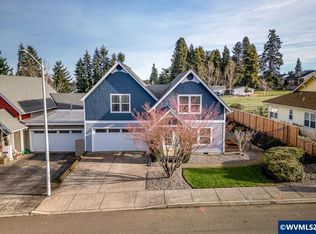 38 Denmark Loop, Silverton, OR 97381