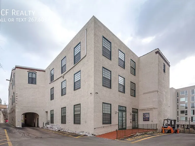 4 Leverington Ave #209 — Photo 11