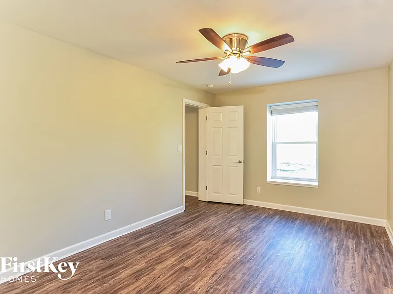 119 Melanie Dr — Photo 11