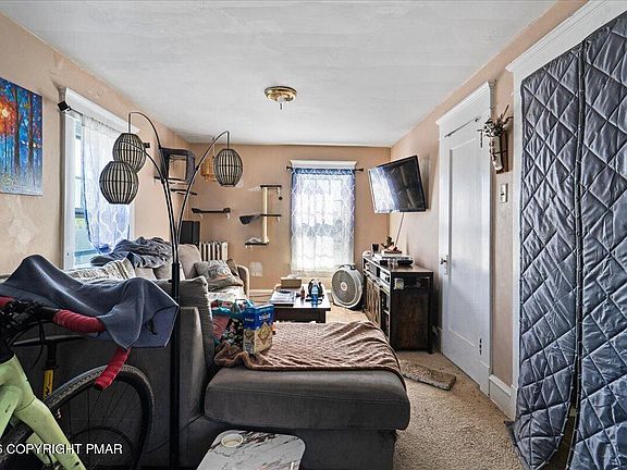 4th image of 95 Bedford St