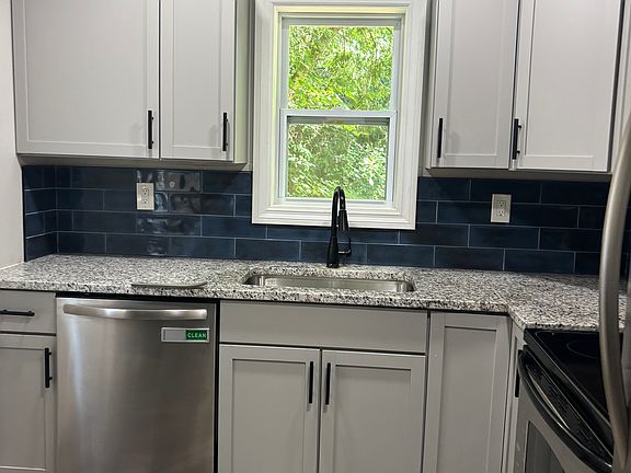 5th image of 752 Brushwood Ave