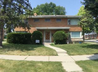 7200 W Lakefield Dr, Milwaukee, WI 53219