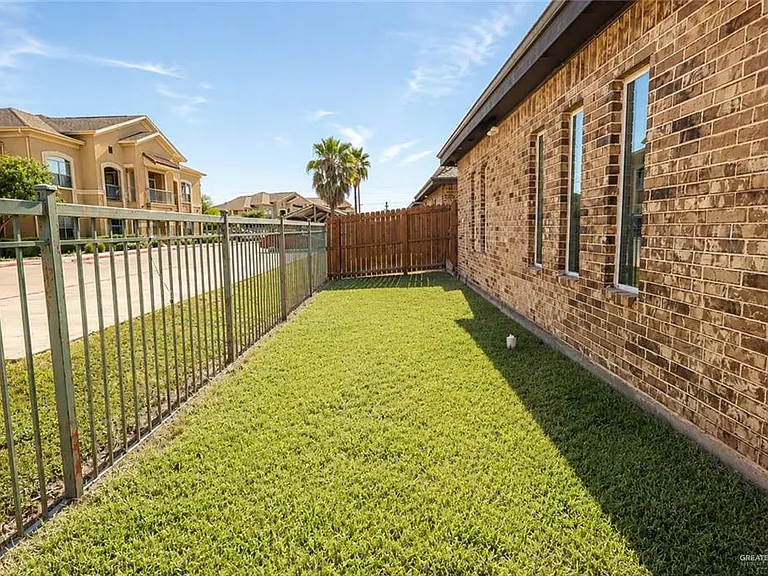 2612 E Israel Ave #B — Photo 11