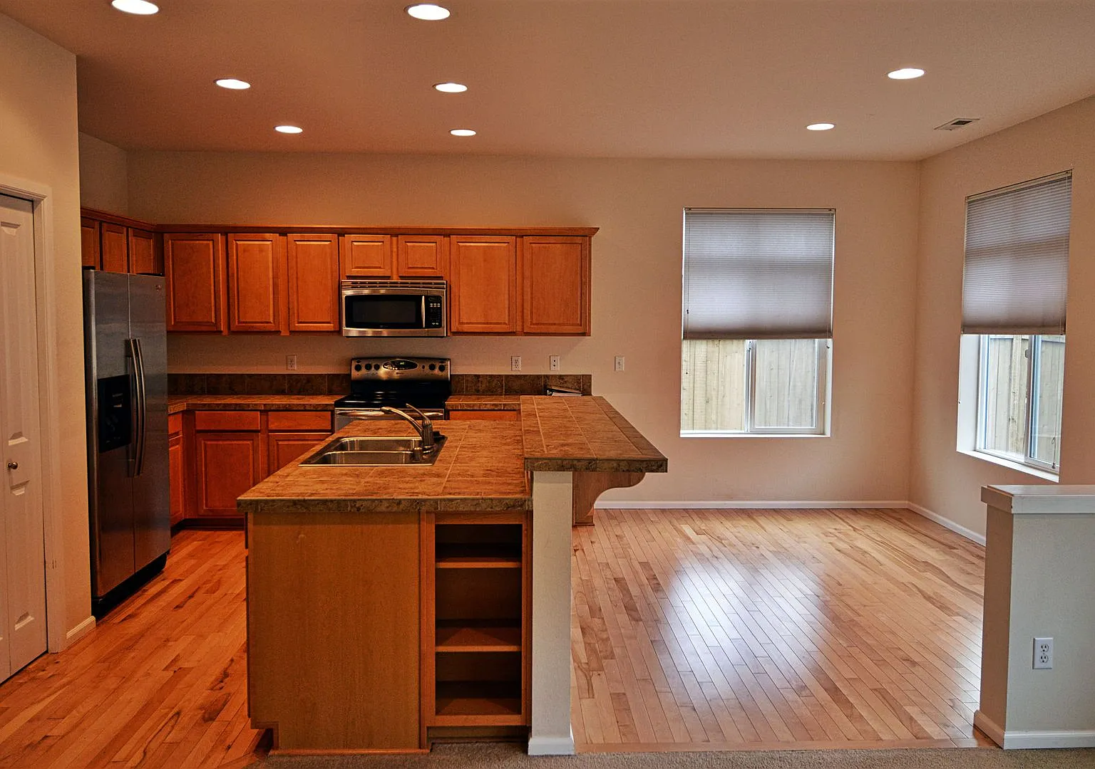 Nice 3 Bedroom plus den - Corner lot in Saddle Creek! — Photo 4