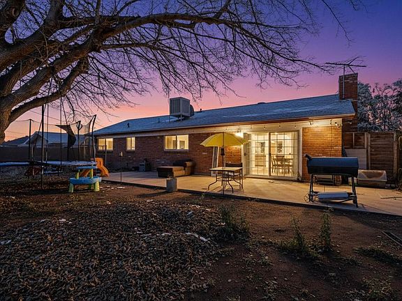 3rd image of 6912 Shoshone Rd NE