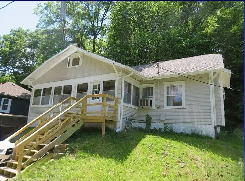 644 Graham Ct