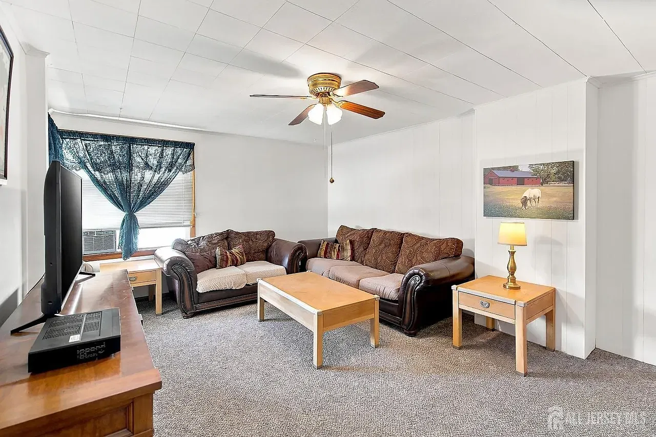 3 bed, 2000 sqft, $2,600 — Photo 4