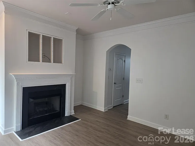109 Chawton Ln — Photo 2