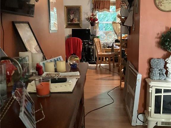 4th image of 102 Dixon St #11