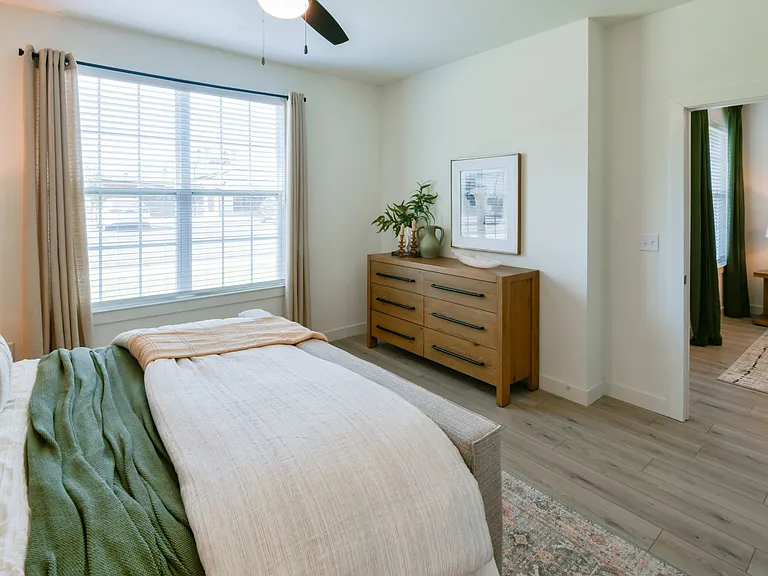 Grays Creek Apartments — Photo 10