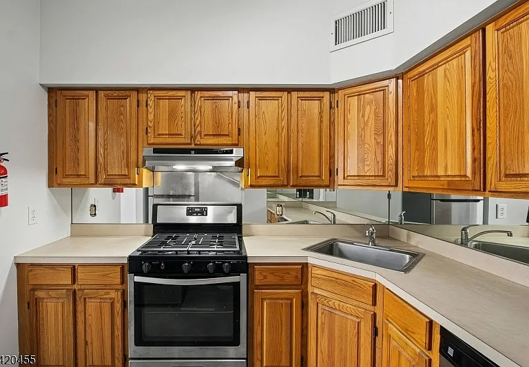 52 E Blackwell St #C — Photo 9