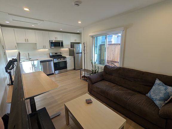 4th image of 4255 10th Ave #4257