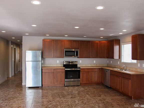 2nd image of 423 F St NE Lot 7