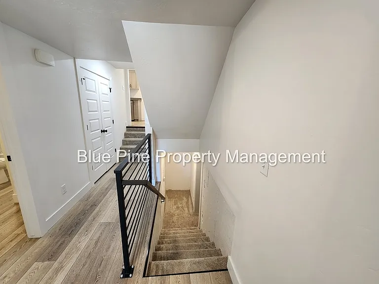 1565 S Higbee Ave — Photo 14