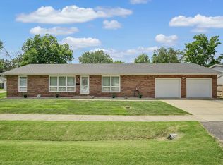 818 W Mill St, Staunton, IL 62088