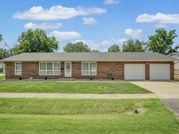 818 W Mill St, Staunton, IL 62088