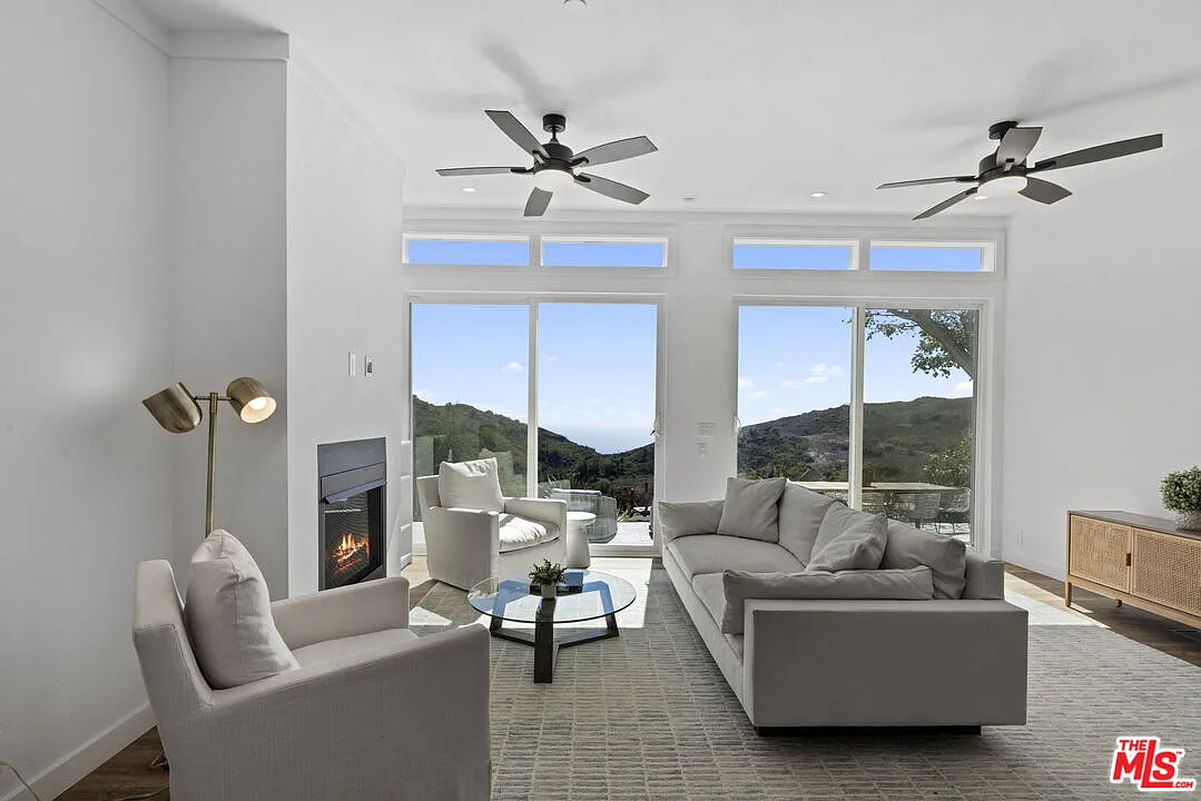 3 bed, 2.0 bath, $6,900 — Photo 1