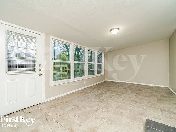 3rd image of 3313 Lemmontree Ln