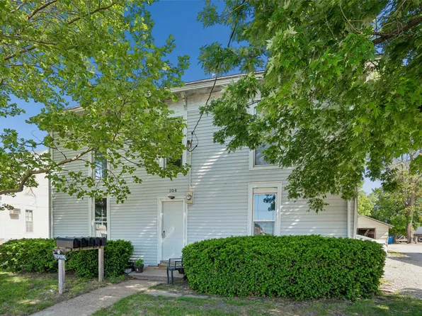 104 E Boston Ave, Indianola, IA 50125