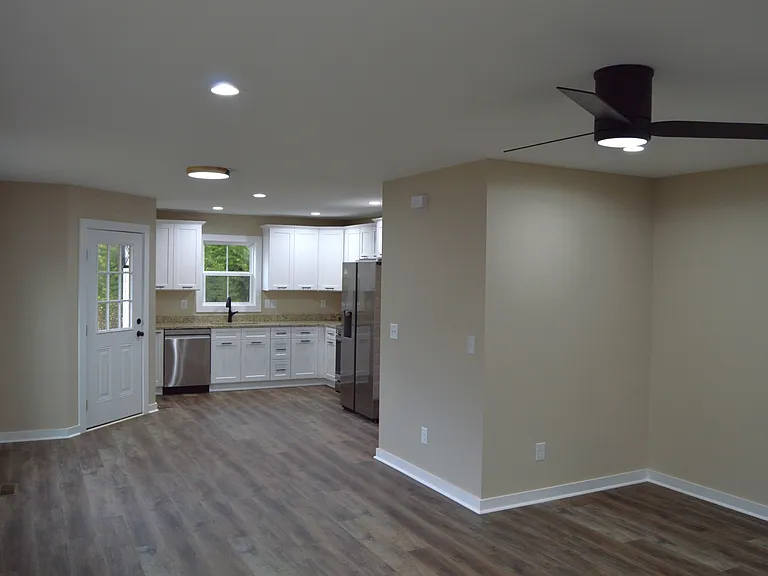 620 W Bell St — Photo 5