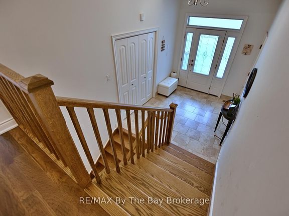 4th image of 35 Edgewater Rd