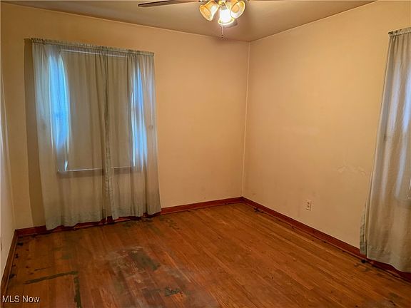 5th image of 372 Fairway Blvd