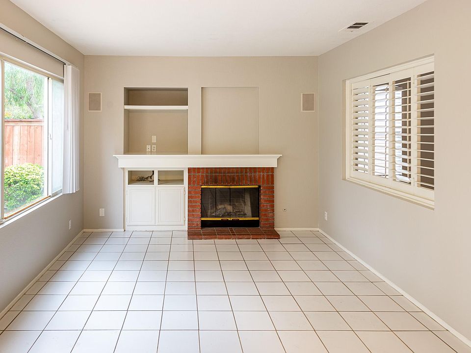1st image of 39556 Warbler Dr