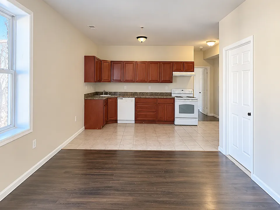 78-82 Tillinghast St #B3