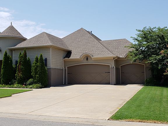 Oversized 3 car garage. 