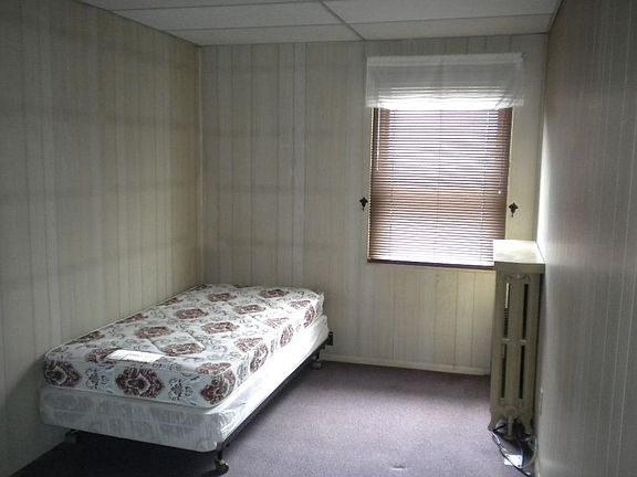4th image of 810 E Pine St