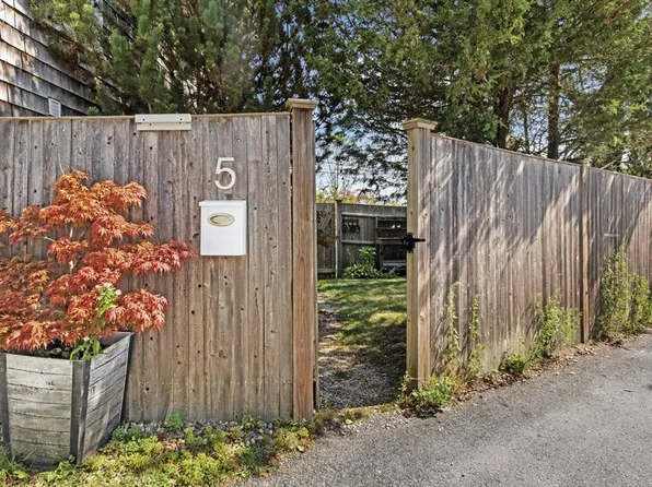 5 Wise Pl, Gloucester, MA 01930