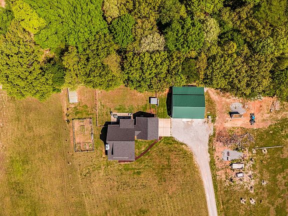 6th image of 237 Lear Rd