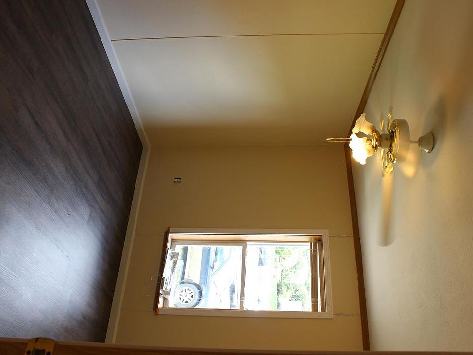 1st image of 10 Finch Dr #10