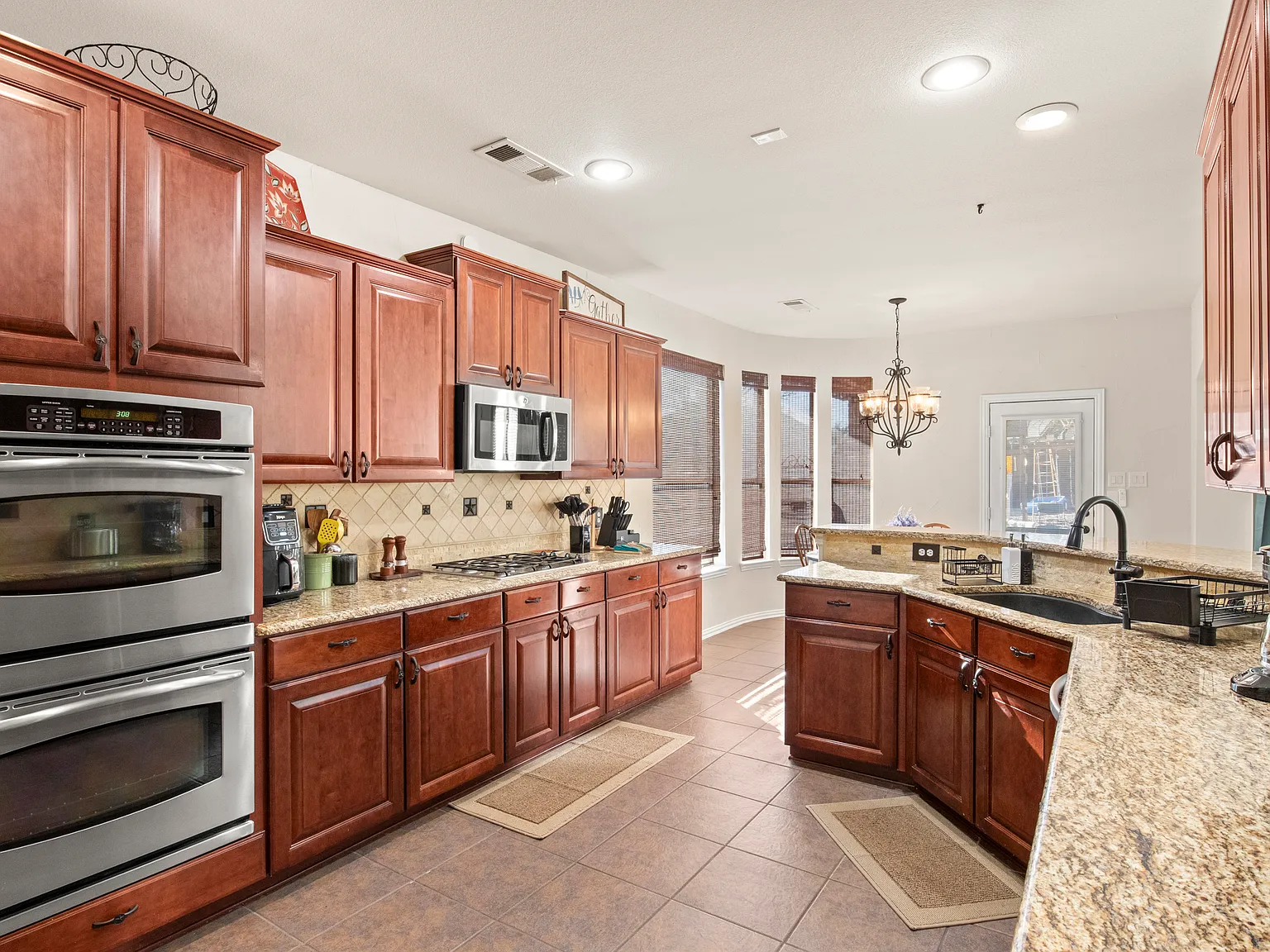 4 bed, 3243 sqft, $10,500 — Photo 3