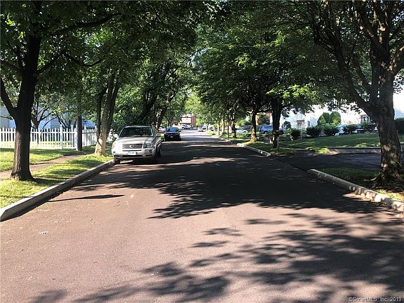 3rd image of 14 Southwind Dr