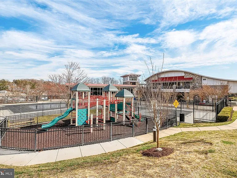 15221 Leicestershire St — Photo 17