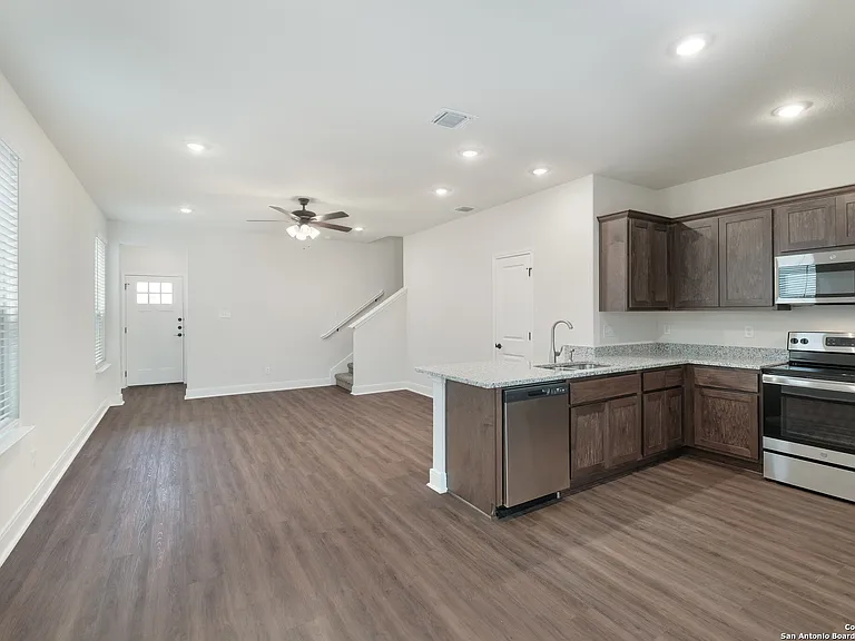2507 Lynwood Bnd — Photo 9