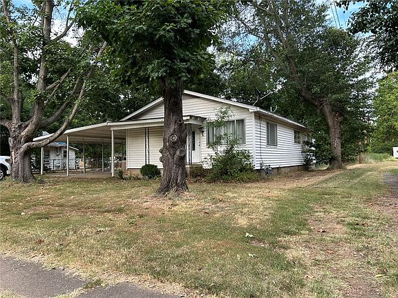 2nd image of 1126 N Detroit Ave