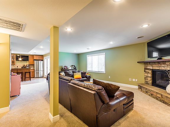 3rd image of 1204 S Mill Point Cir
