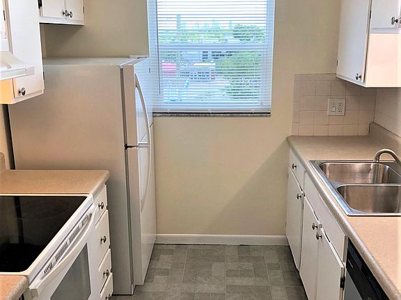 5th image of 150 41st Ave N APT 405