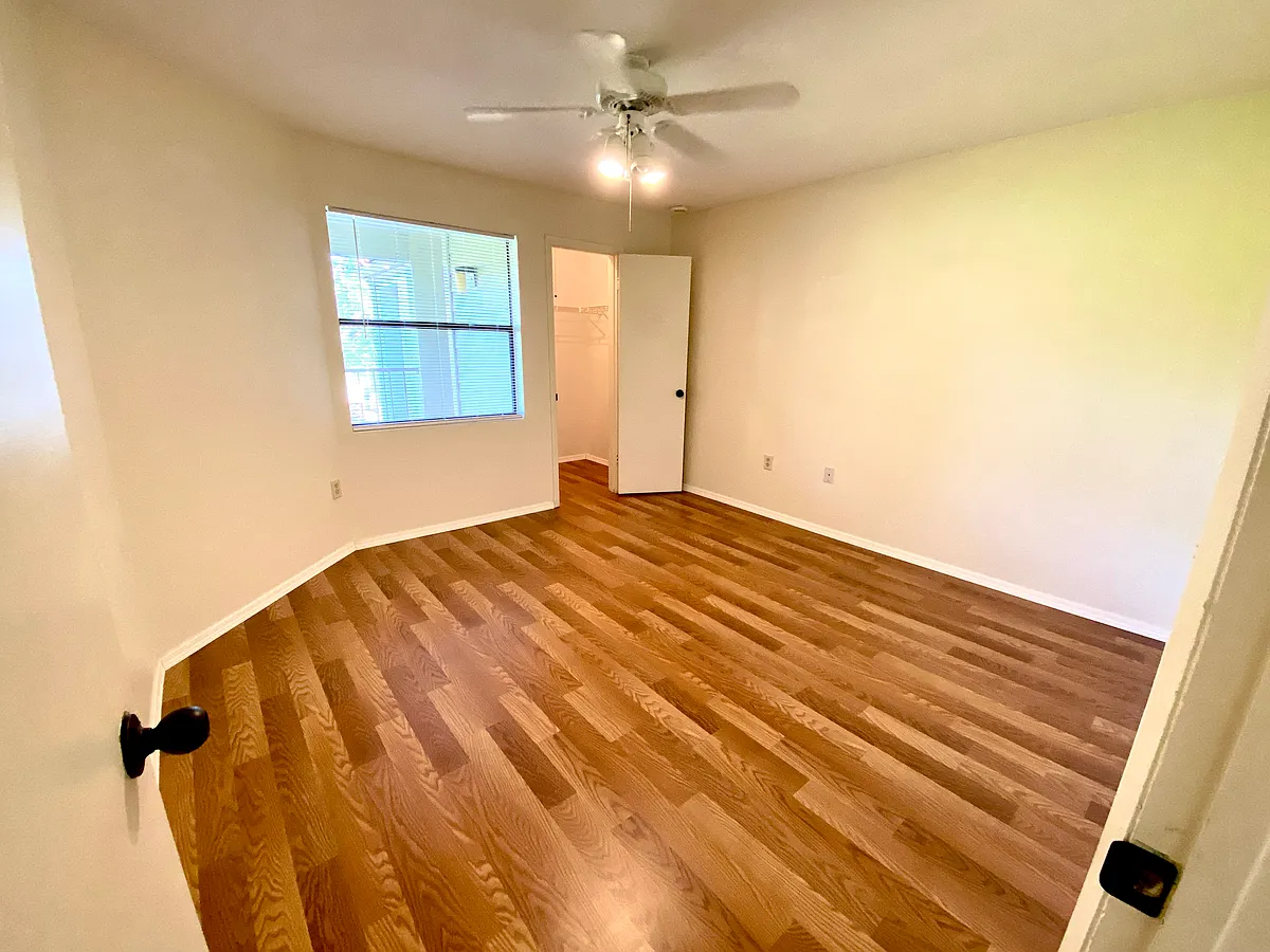 Building Photo - 3012 Parkway Blvd #306
